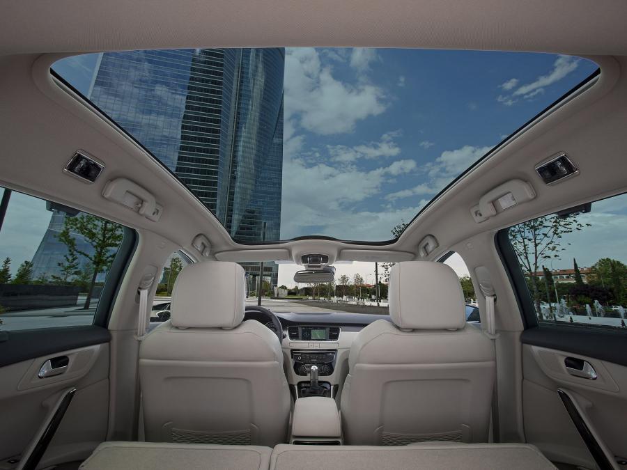  Peugeot 508 SW 2010 года  (фото 14 из 33)